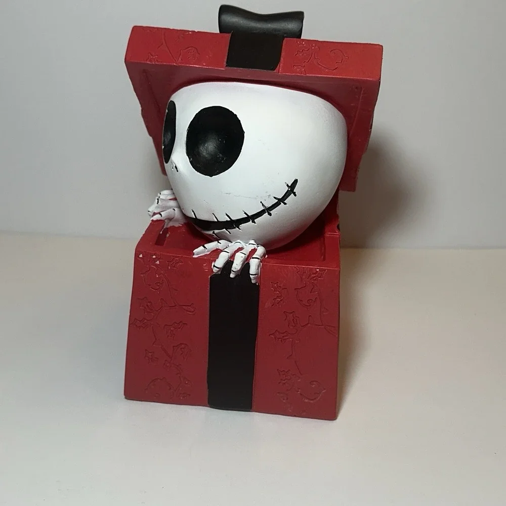 DISNEY TIM BURTON`S THE NIGHTMARE BEFORE CHRISTMAS‎ JACK IN RED GIFT BOX RESIN